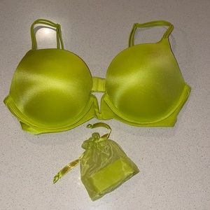 Victoria’s Secret Very Sexy Push up Bra Size 32D